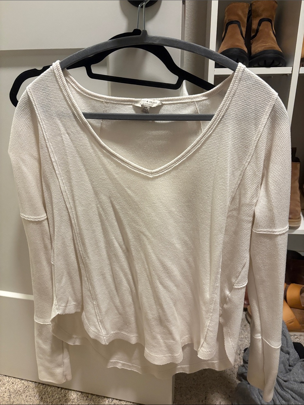 Lucky Brand Ivory V-Neck Lightweight Long-Sleeve Top size small